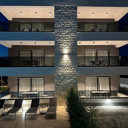 Alex Luxury Apartments โรวีน ภายนอก รูปภาพ