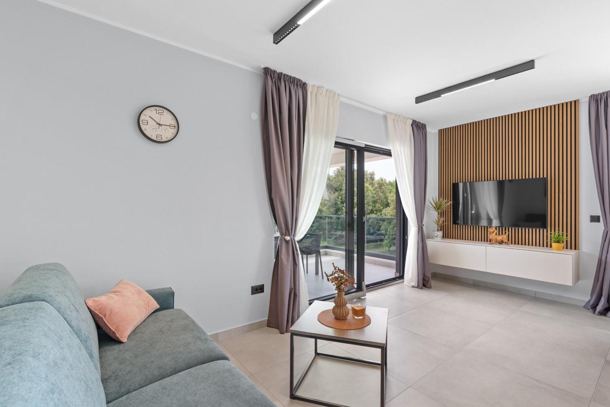Alex Luxury Apartments โรวีน ภายนอก รูปภาพ
