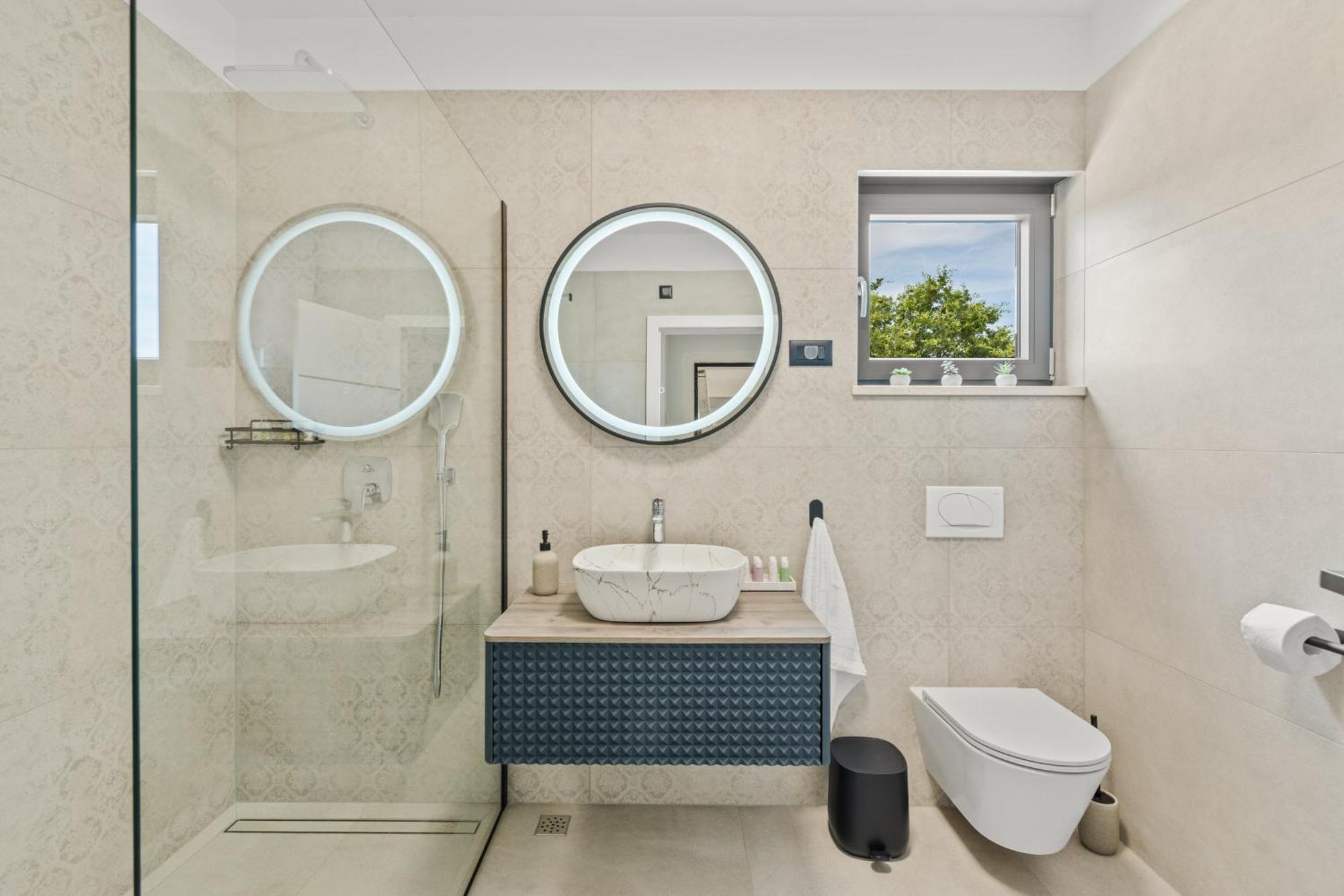 Alex Luxury Apartments โรวีน ภายนอก รูปภาพ