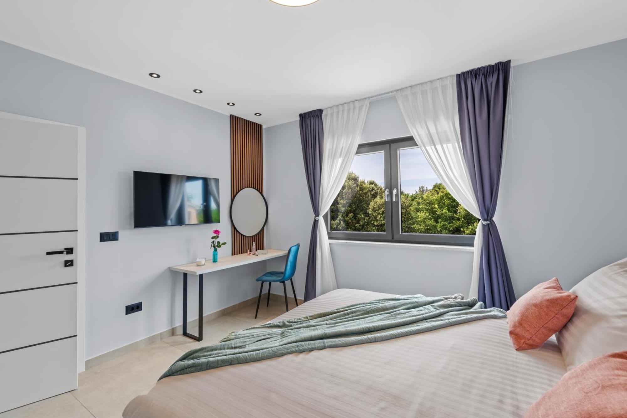 Alex Luxury Apartments โรวีน ภายนอก รูปภาพ