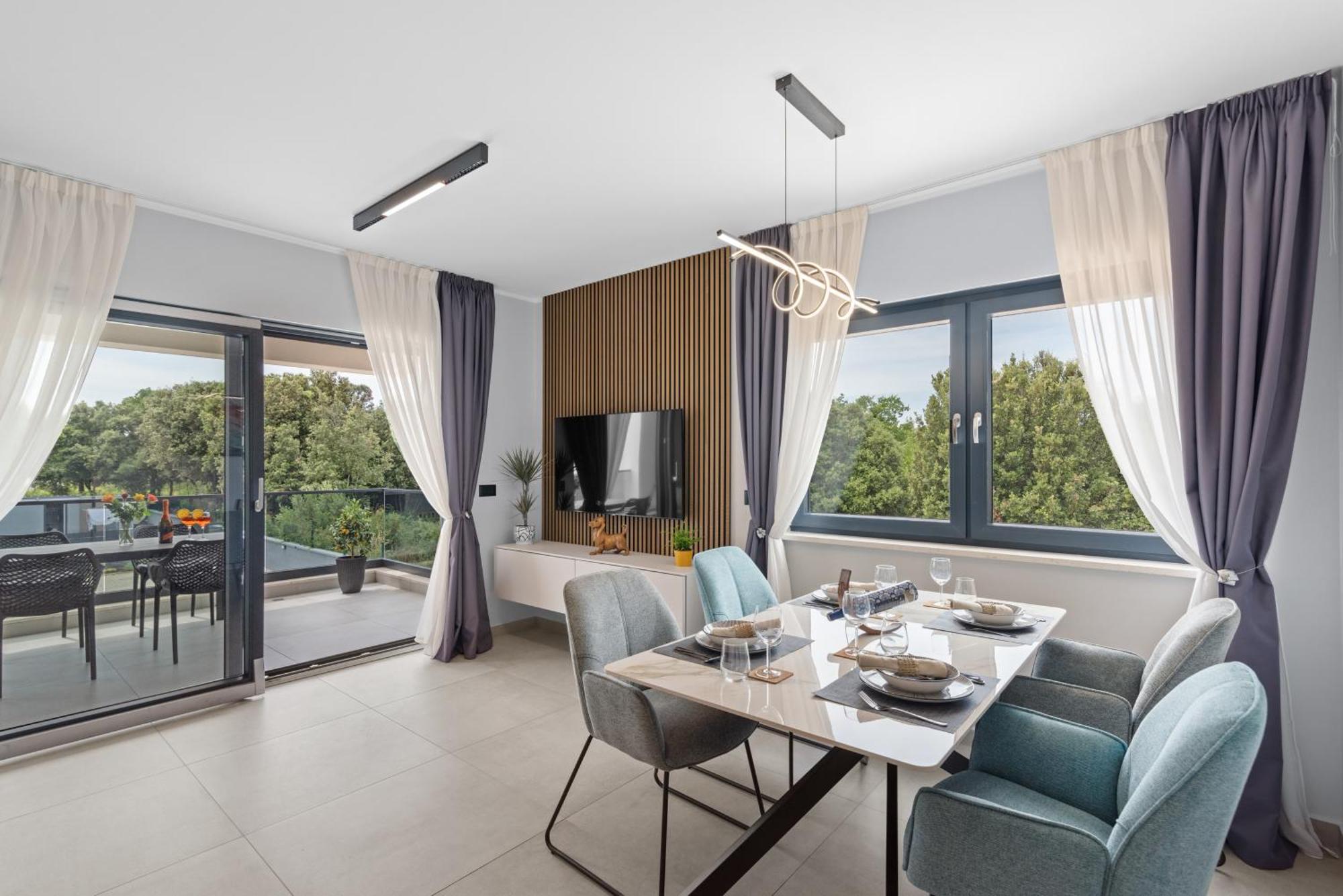 Alex Luxury Apartments โรวีน ภายนอก รูปภาพ