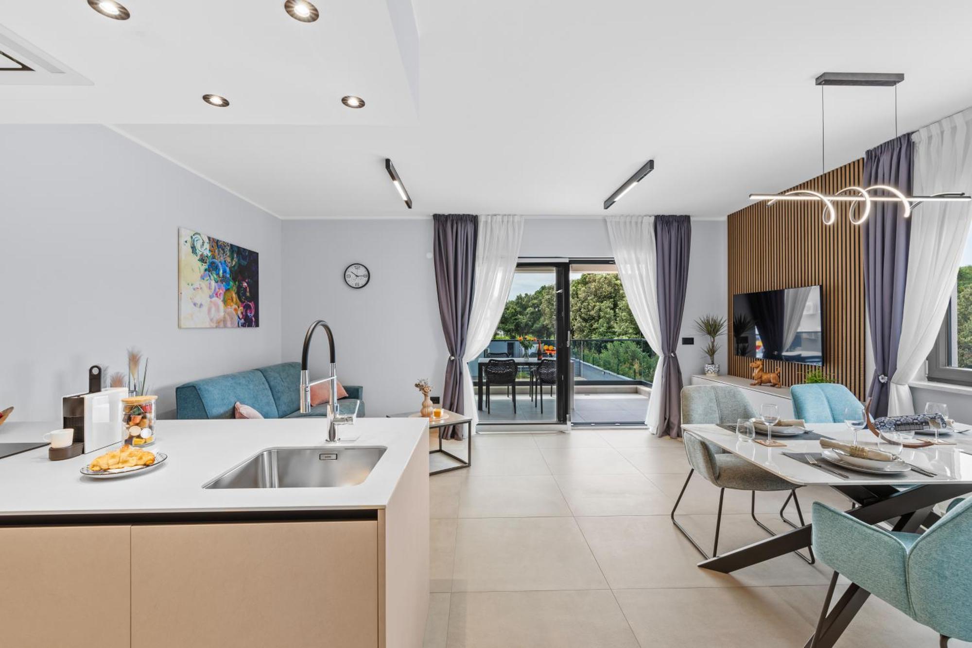 Alex Luxury Apartments โรวีน ภายนอก รูปภาพ