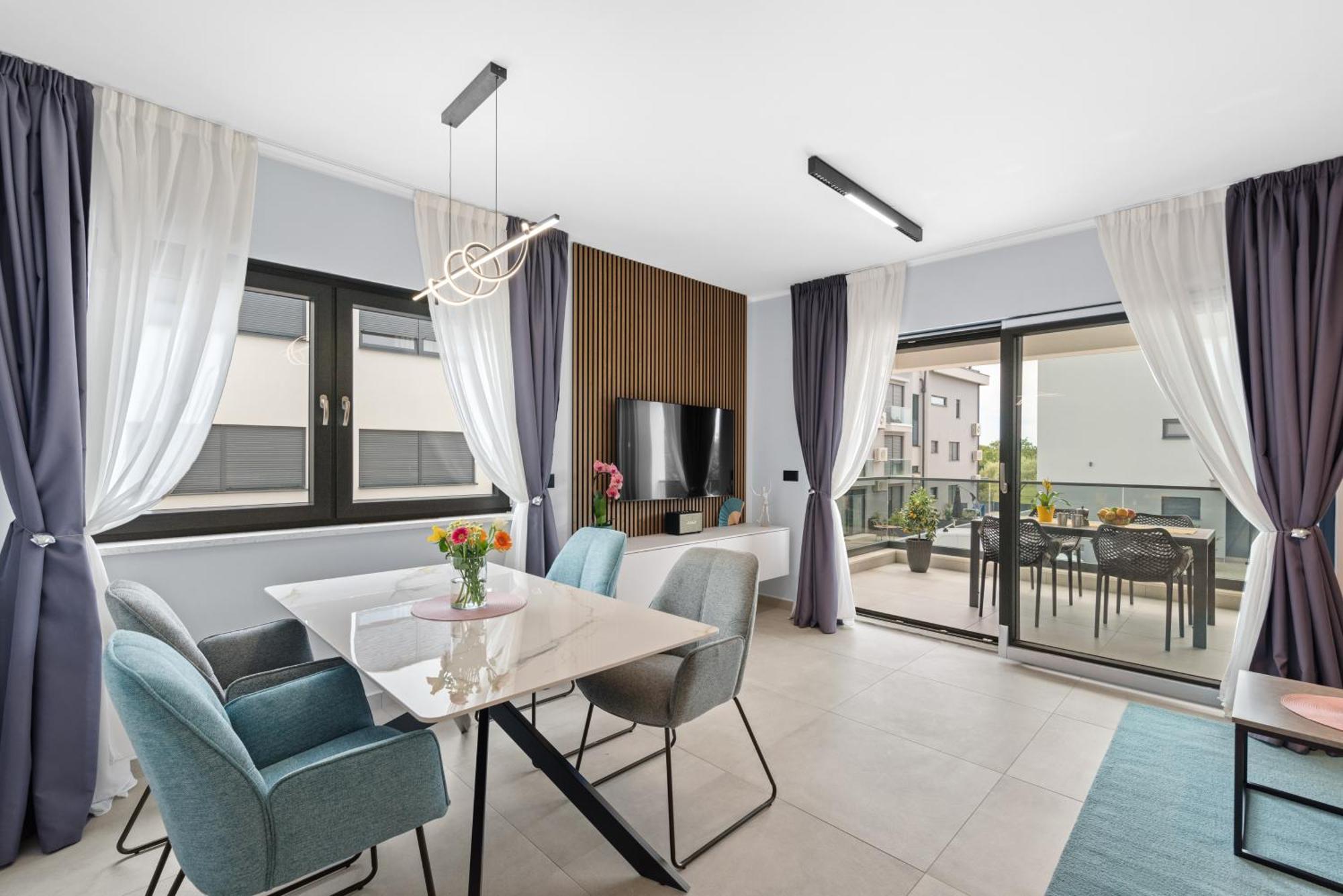 Alex Luxury Apartments โรวีน ภายนอก รูปภาพ