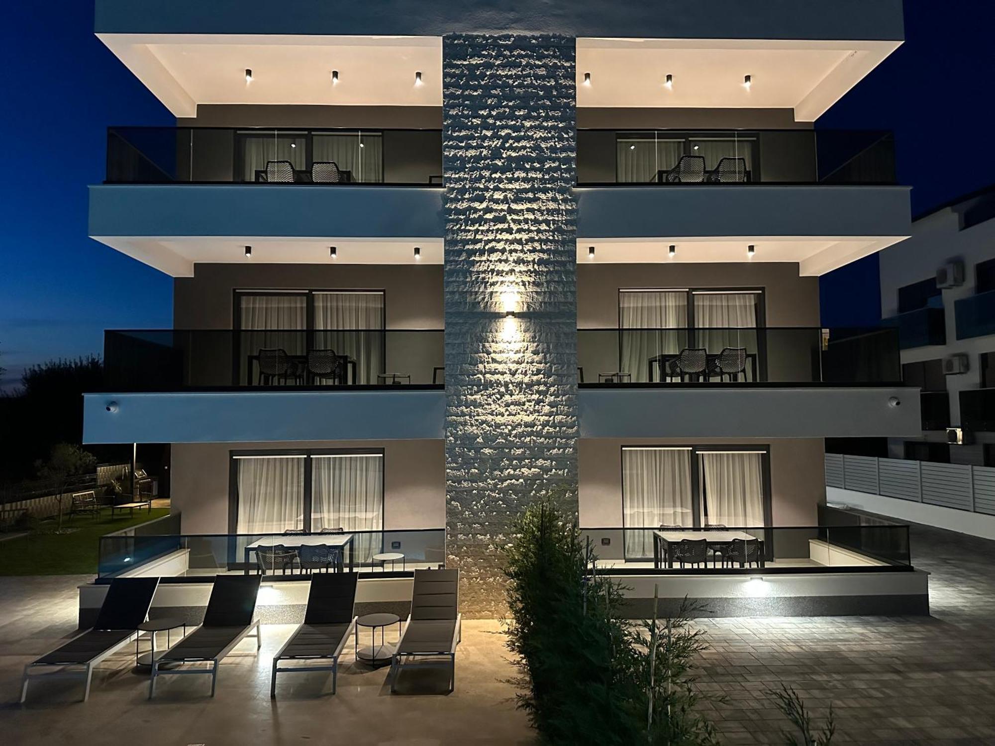 Alex Luxury Apartments โรวีน ภายนอก รูปภาพ